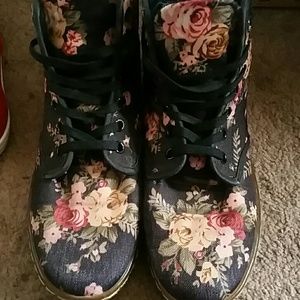 Floral doc martens NWOT